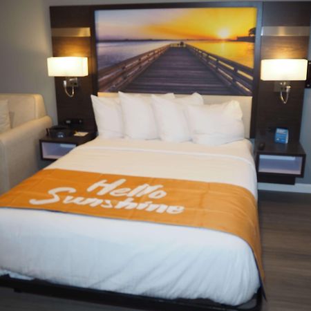 Days Inn By Wyndham Galt - Elk Grove South Eksteriør bilde