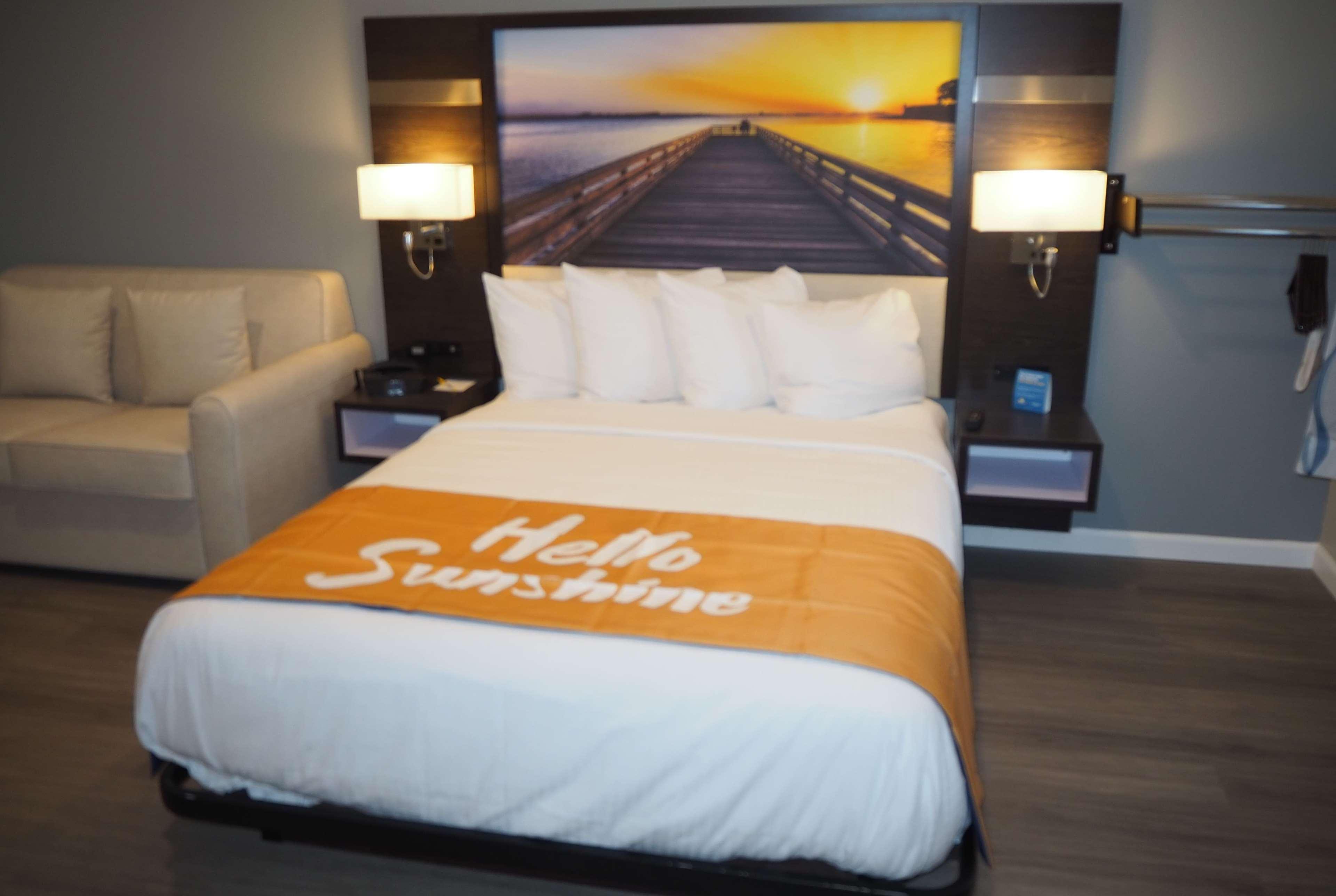 Days Inn By Wyndham Galt - Elk Grove South Eksteriør bilde