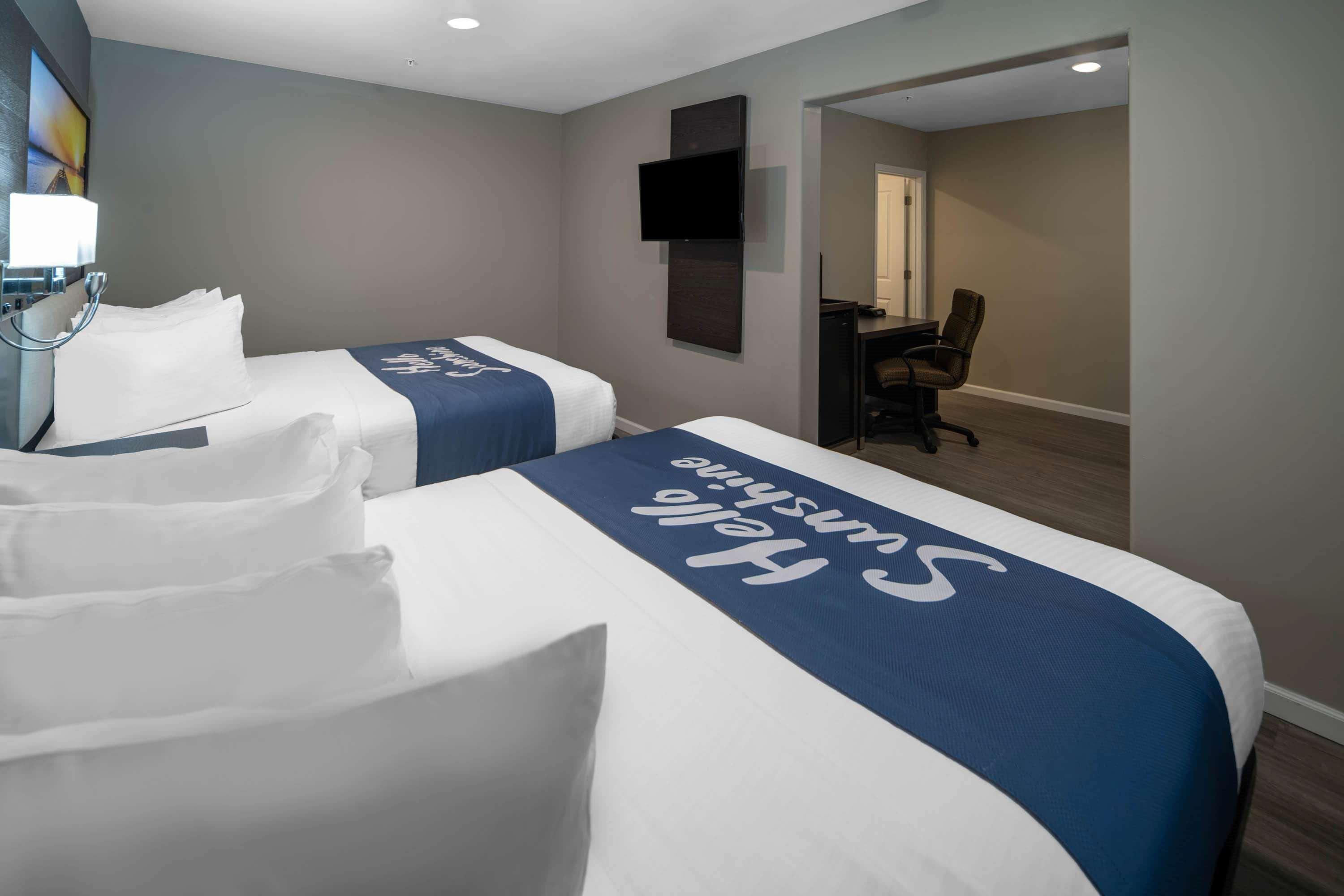 Days Inn By Wyndham Galt - Elk Grove South Eksteriør bilde