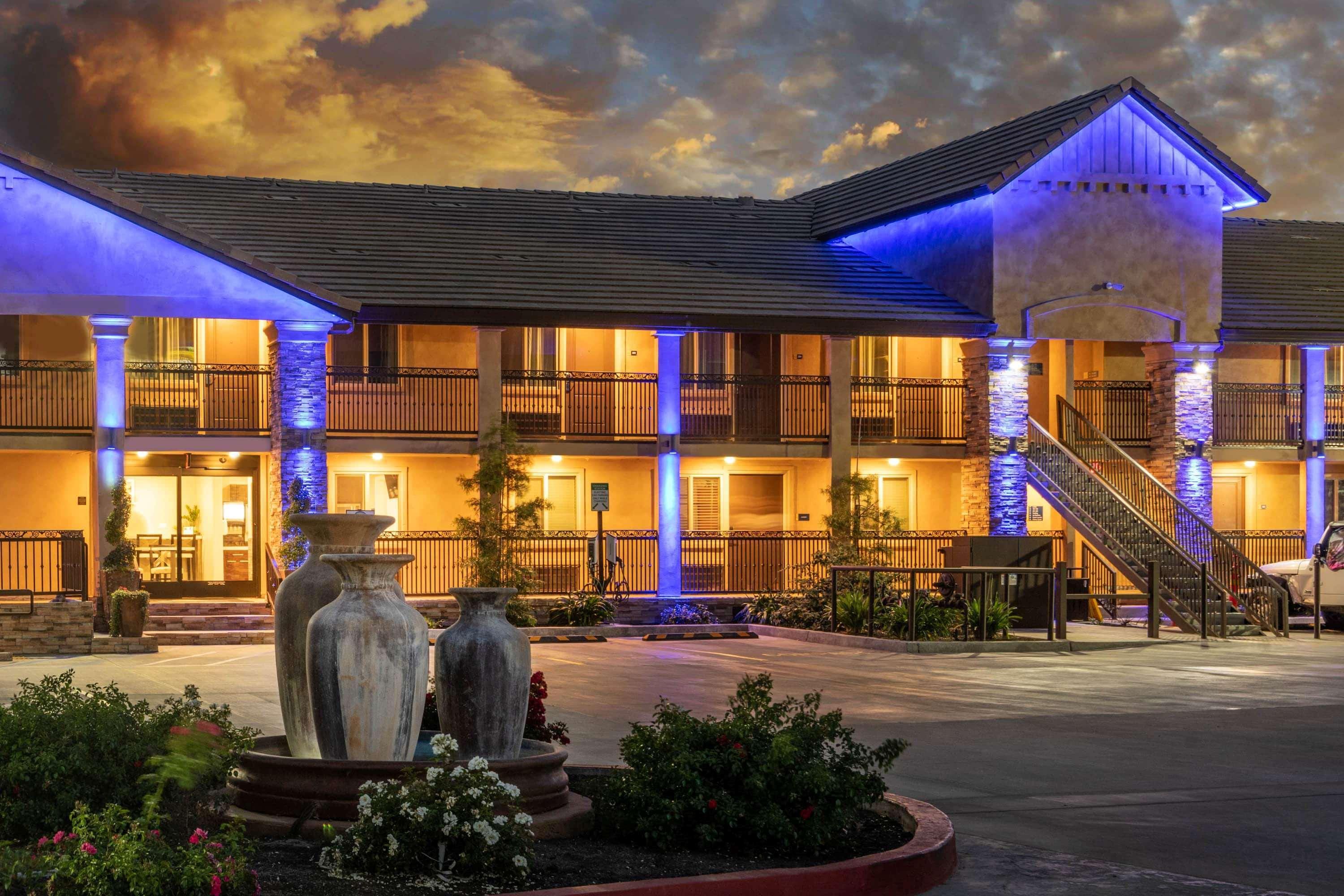Days Inn By Wyndham Galt - Elk Grove South Eksteriør bilde