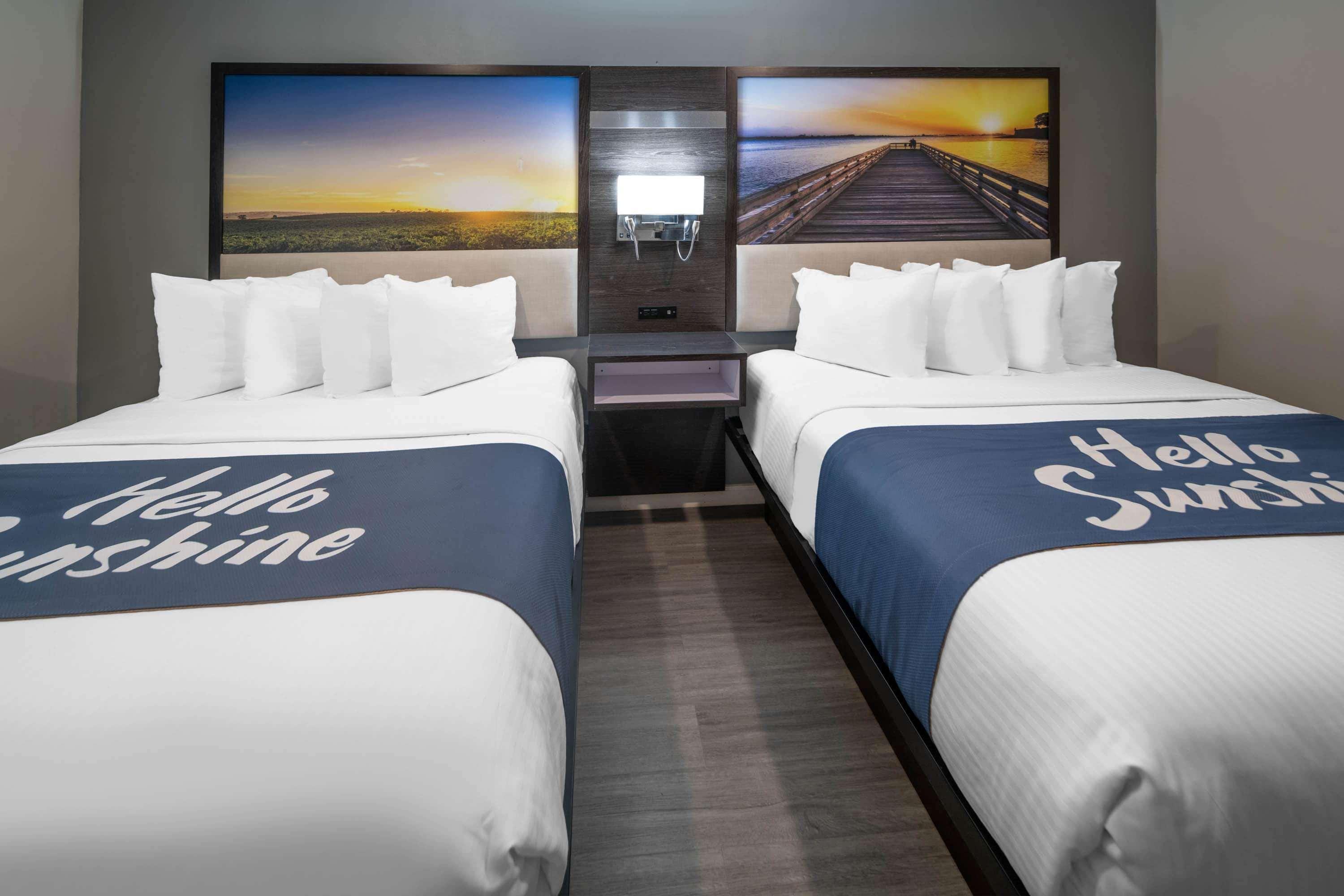 Days Inn By Wyndham Galt - Elk Grove South Eksteriør bilde