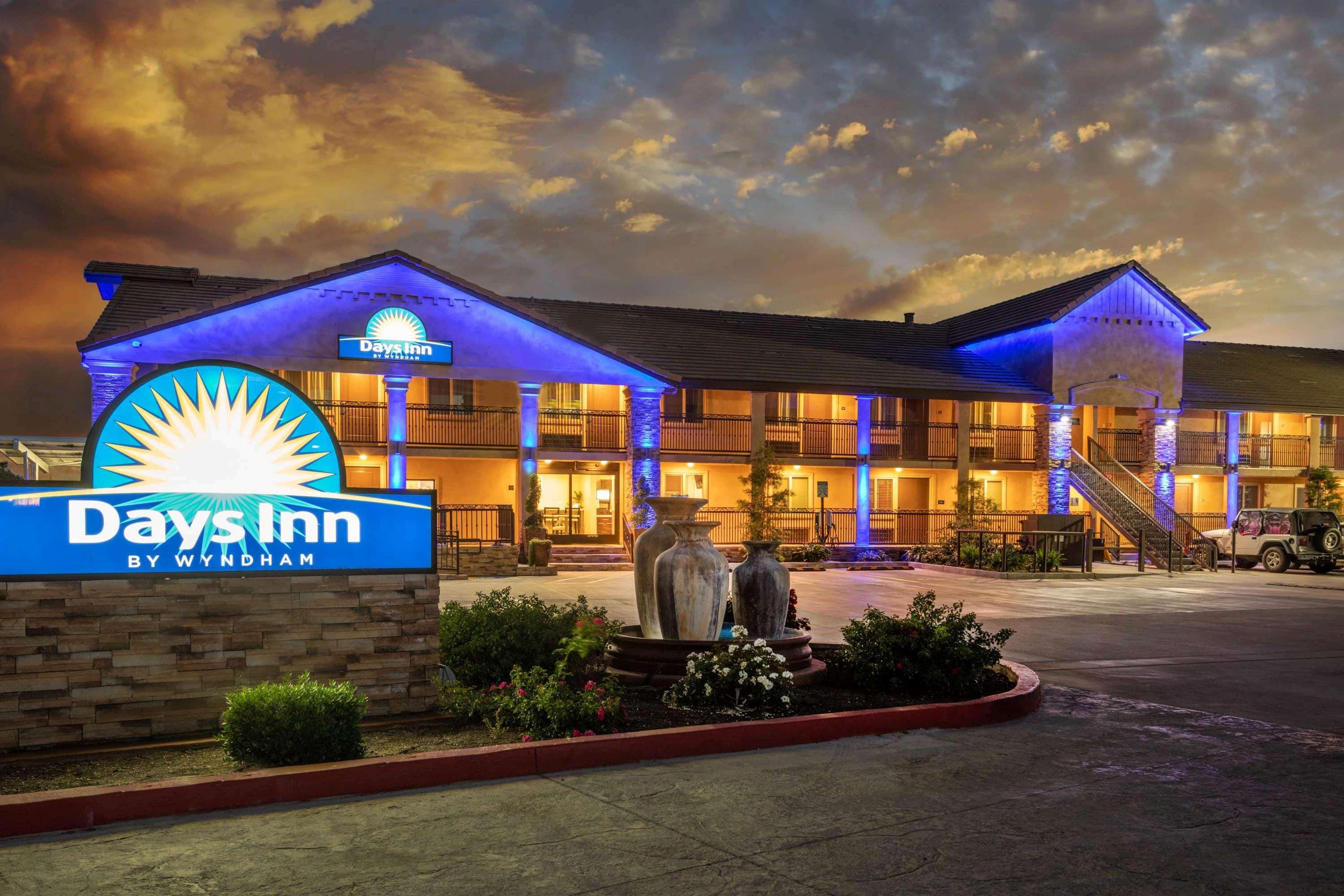 Days Inn By Wyndham Galt - Elk Grove South Eksteriør bilde