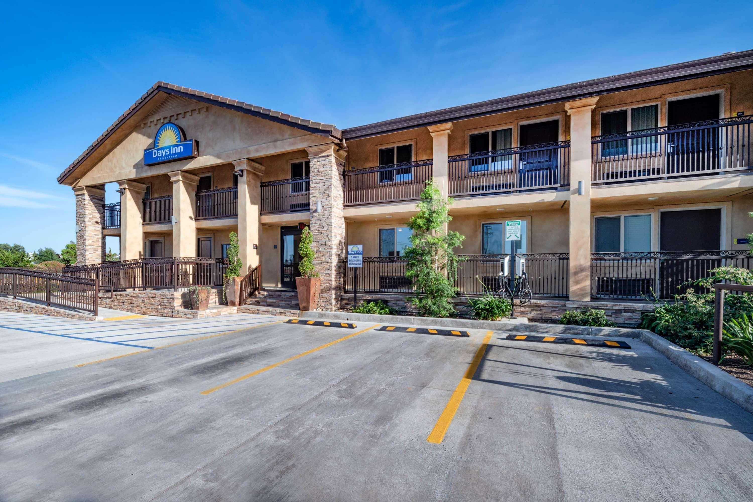 Days Inn By Wyndham Galt - Elk Grove South Eksteriør bilde