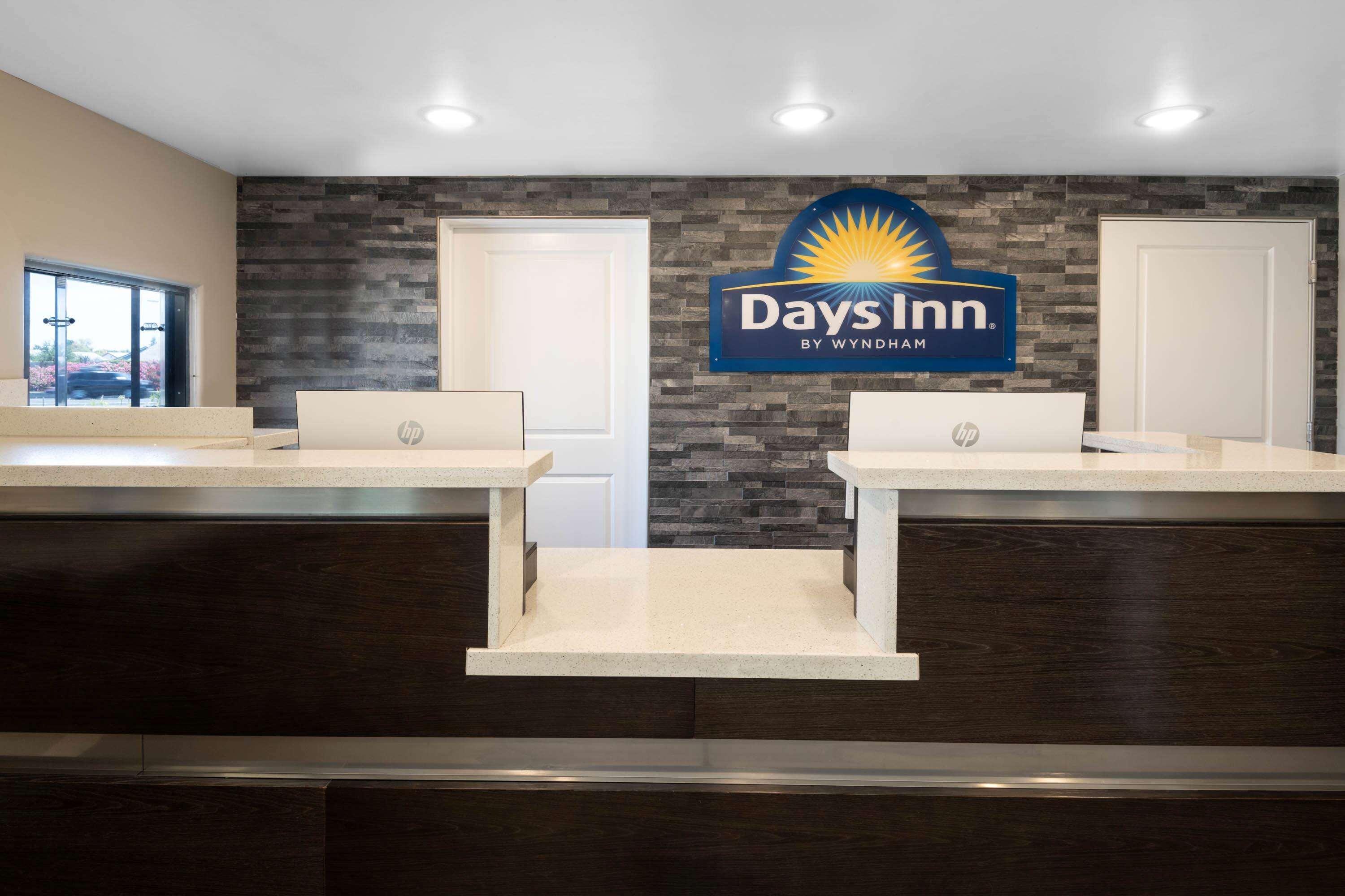 Days Inn By Wyndham Galt - Elk Grove South Eksteriør bilde