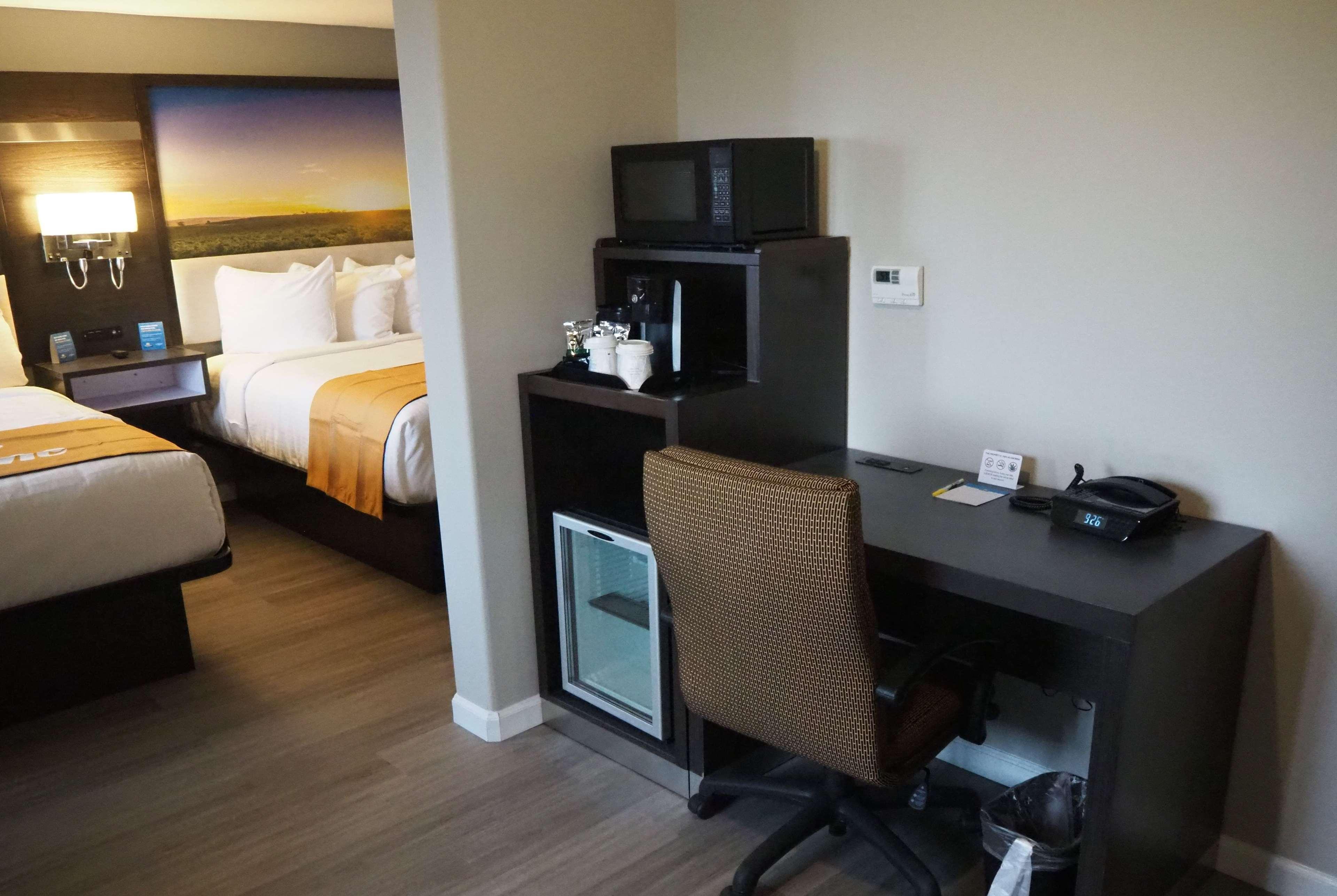 Days Inn By Wyndham Galt - Elk Grove South Eksteriør bilde
