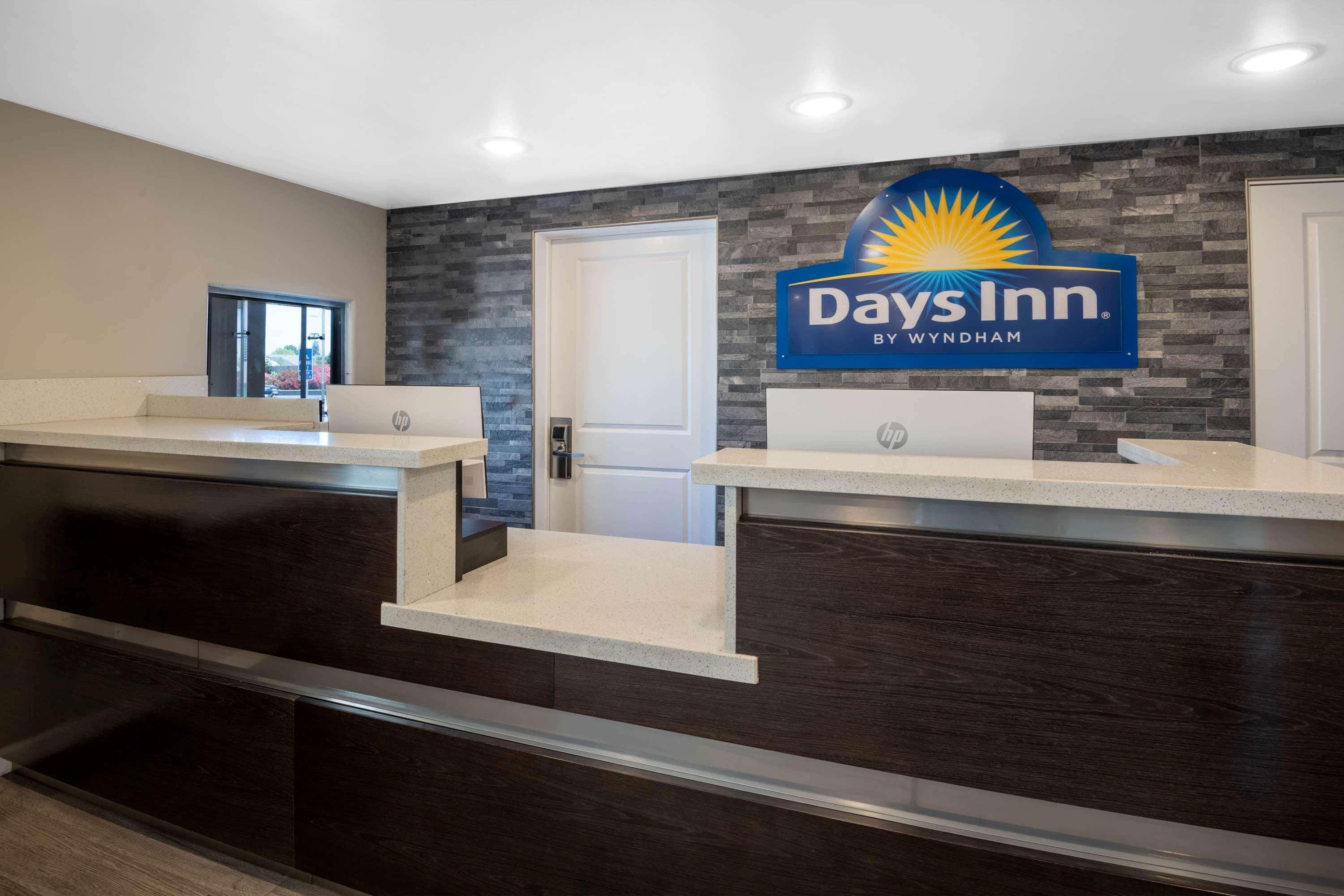 Days Inn By Wyndham Galt - Elk Grove South Eksteriør bilde
